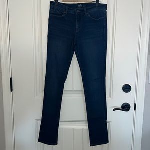Women’s skinny jeans with stretch